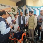 इंडियन ऑयल कॉरपोरेशन द्वारा रुड़की में दिव्यांगों को आत्मनिर्भर बनाने  के लिए बैटरी रिक्शा एवं कृत्रिम अंगों का  किया वितरण