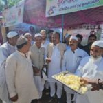 रुड़की ईदगाह में उमड़ा जनसैलाब, वरिष्ठ कांग्रेसी नेता चौधरी महिपाल सिंह ने फूल-मालाओं से किया नमाजियों का ज़ोरदार स्वागत